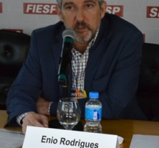 Sindicel fala sobre mercado ilegal de fios em evento da Abrinstal